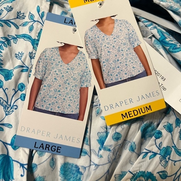 NWT Draper James VNeck puff sleeved top - Picture 7 of 7